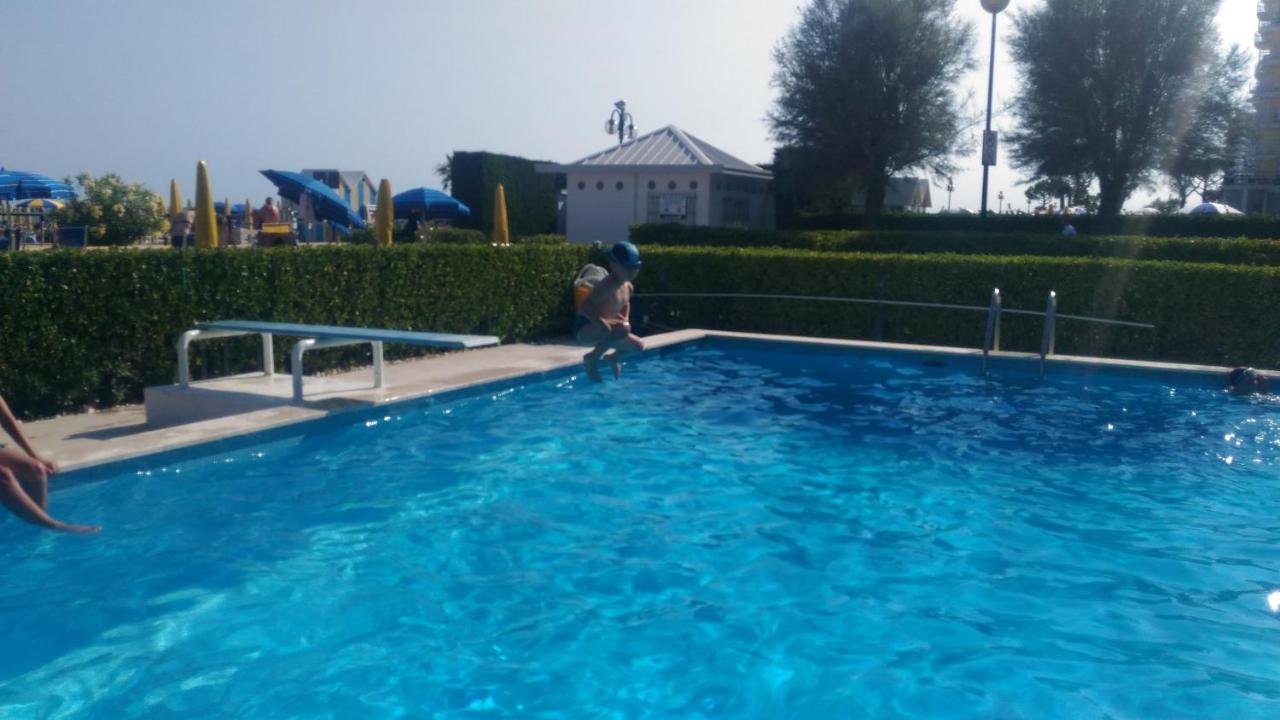 Blue Moon Penthouse Apartamento Lido di Jesolo Exterior foto