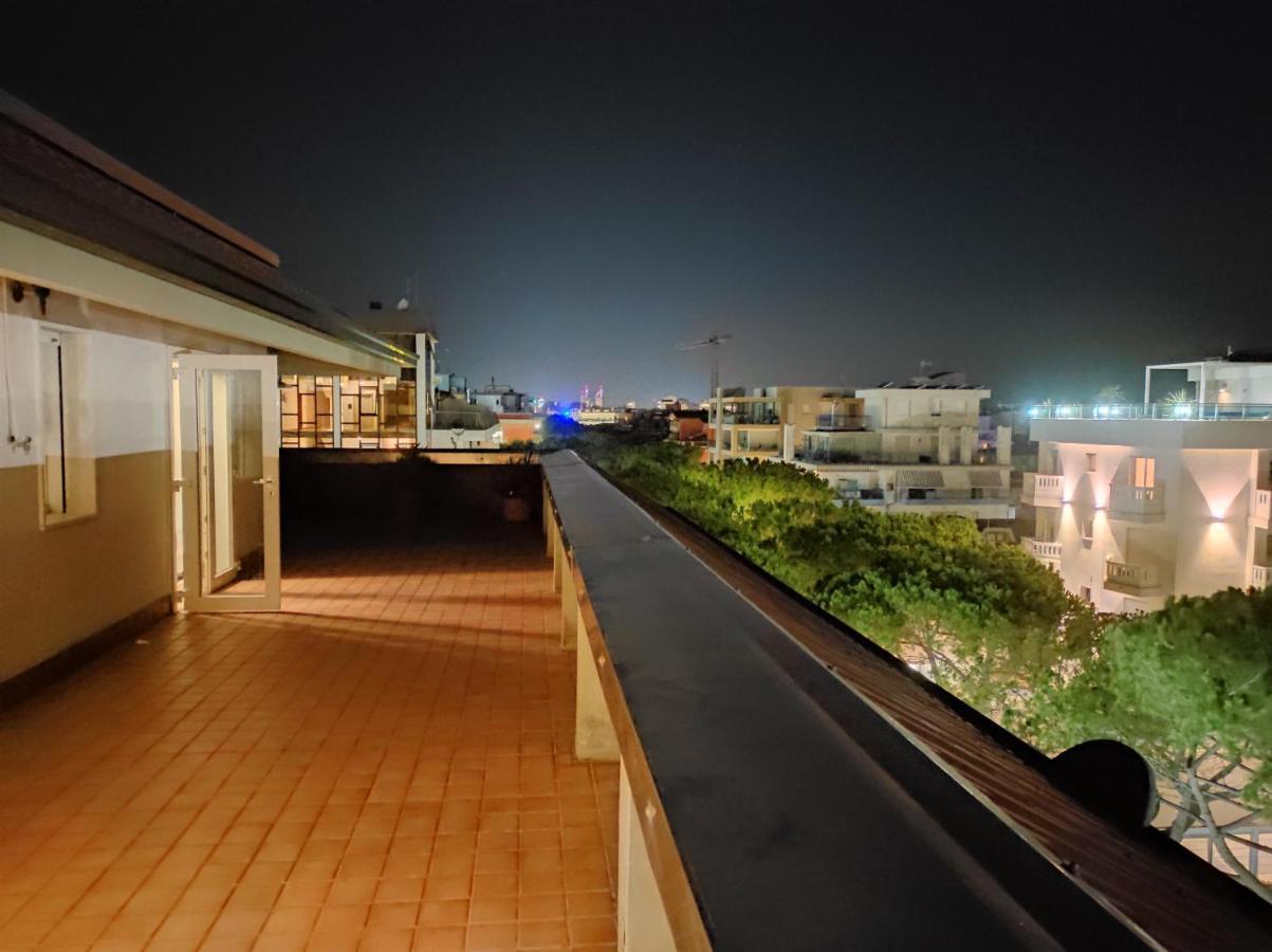 Blue Moon Penthouse Apartamento Lido di Jesolo Exterior foto
