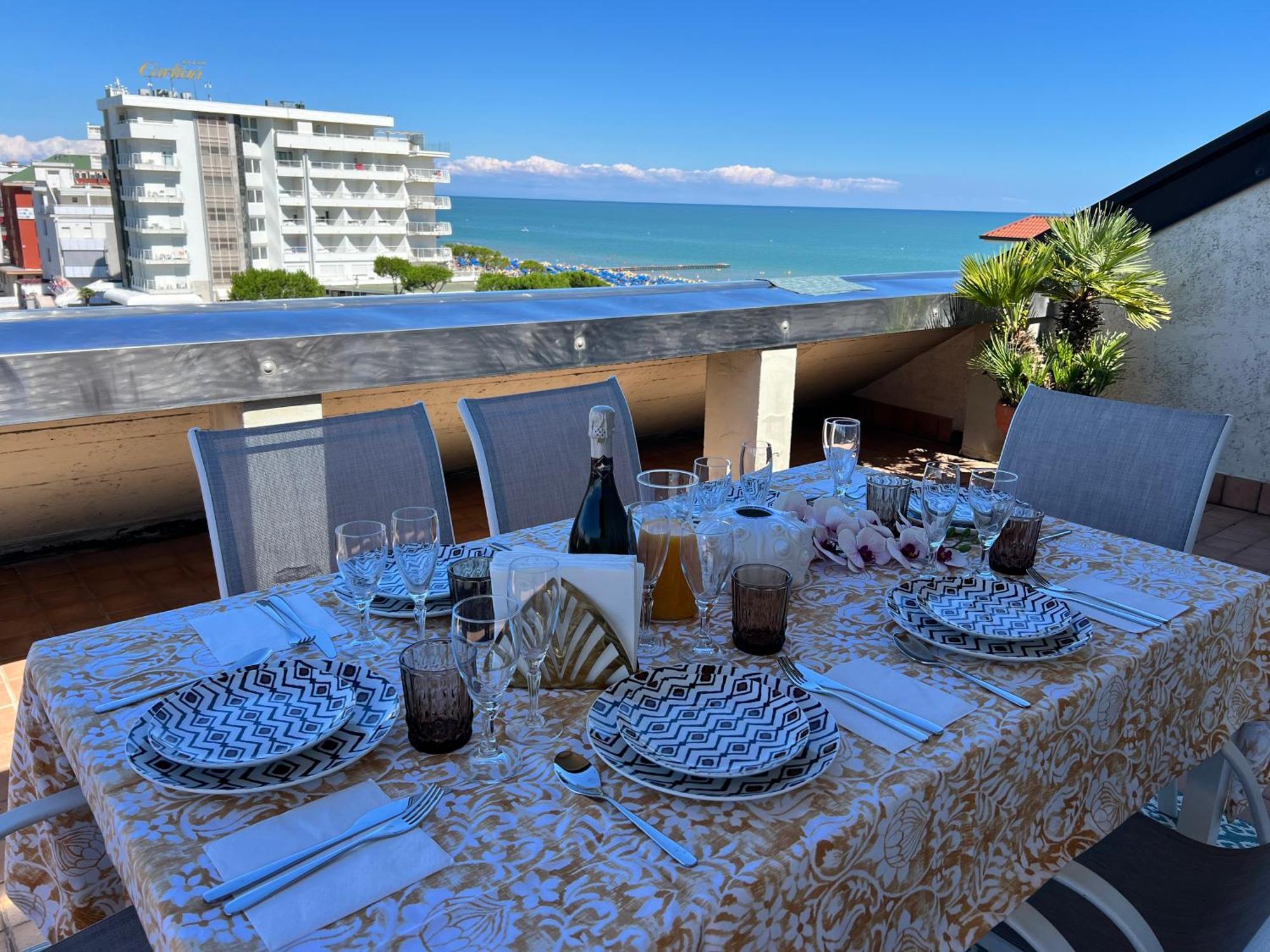 Blue Moon Penthouse Apartamento Lido di Jesolo Exterior foto